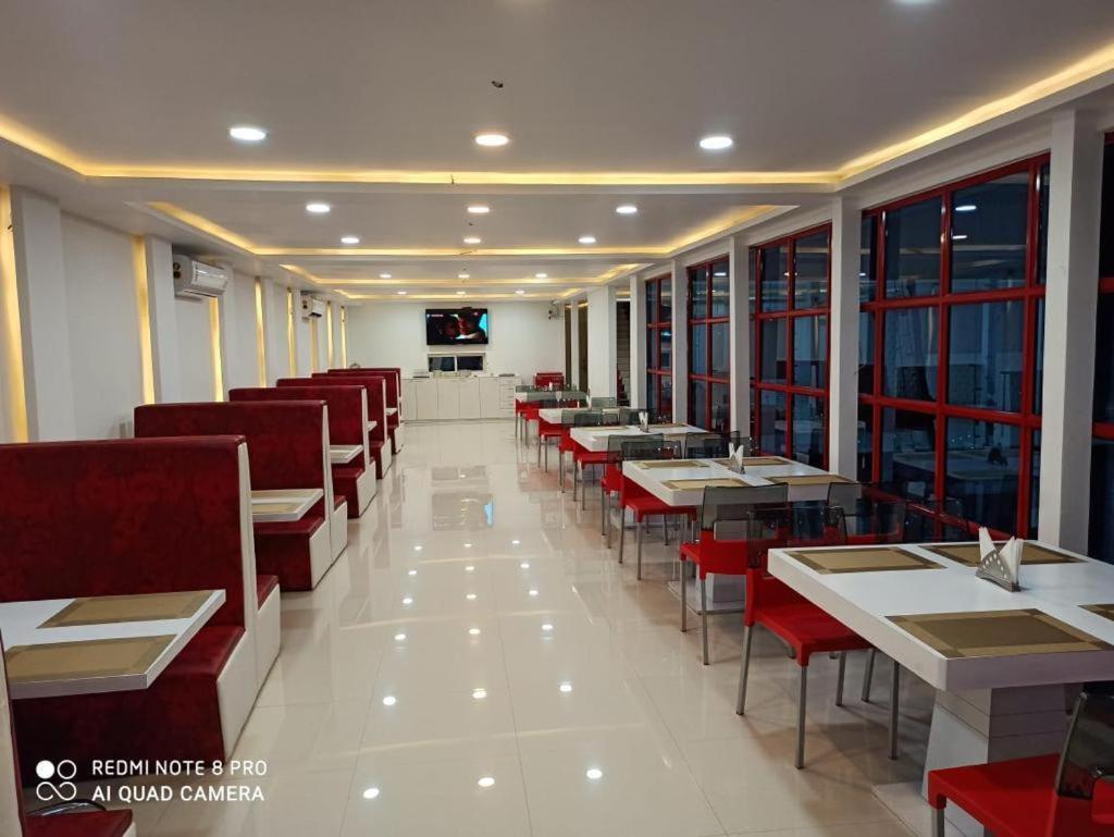 Gods County. Resort & Banquets Tarapith Ngoại thất bức ảnh
