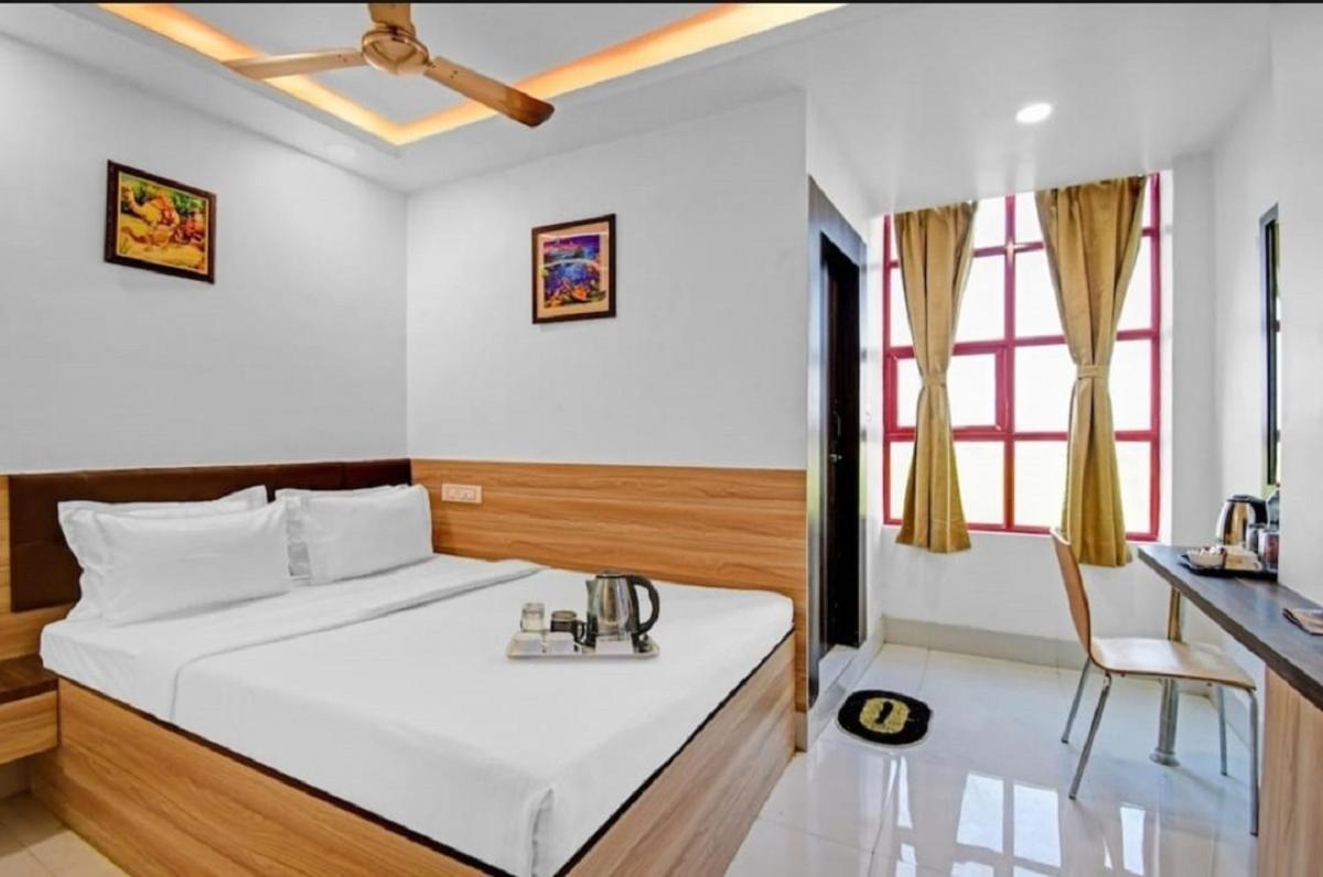 Gods County. Resort & Banquets Tarapith Ngoại thất bức ảnh
