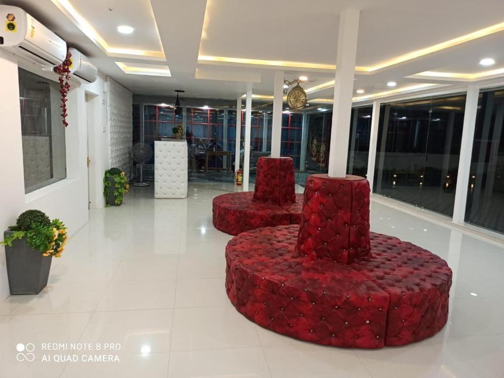Gods County. Resort & Banquets Tarapith Ngoại thất bức ảnh